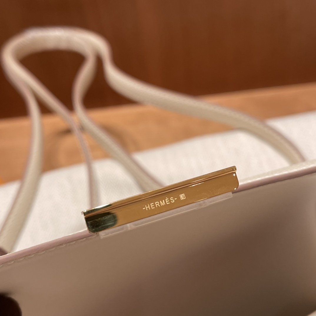 에르메스 콘스탄스18 나타 화이트 금장 앱송